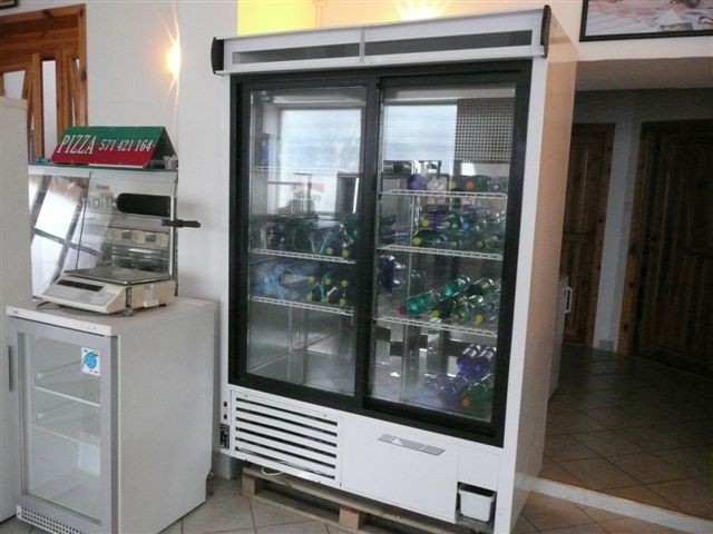 č. 11 - prosklená lednice GOLD - 1200L - 26000,-Kč