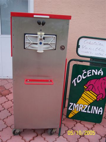 zmrzlinový stroj NDR na dva druhy a míchanou